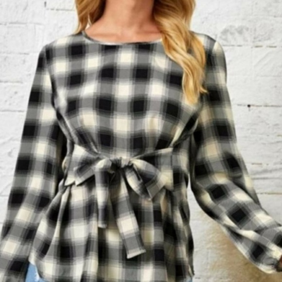 Emery Rose Tops - Plaid black & white blouse waist tie Emery Rose New Boutique